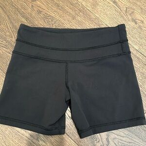 Lululemon black Groove short size 4